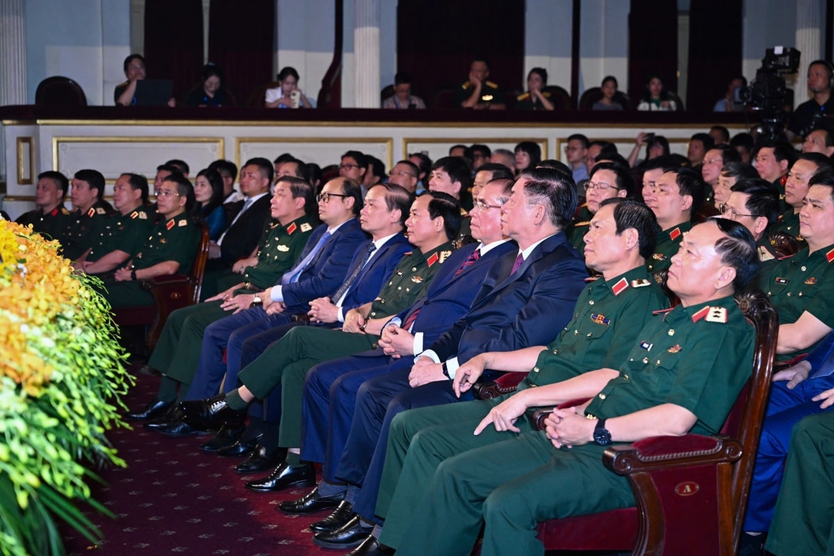 lễ trao giải cuộc thi viết bảo vệ nền tảng tư tưởng của Đảng trong tình hình mới hình ảnh 1 le trao giai cuoc thi viet bao ve nen tang tu tuong cua Dang trong tinh hinh moi hinh anh 1