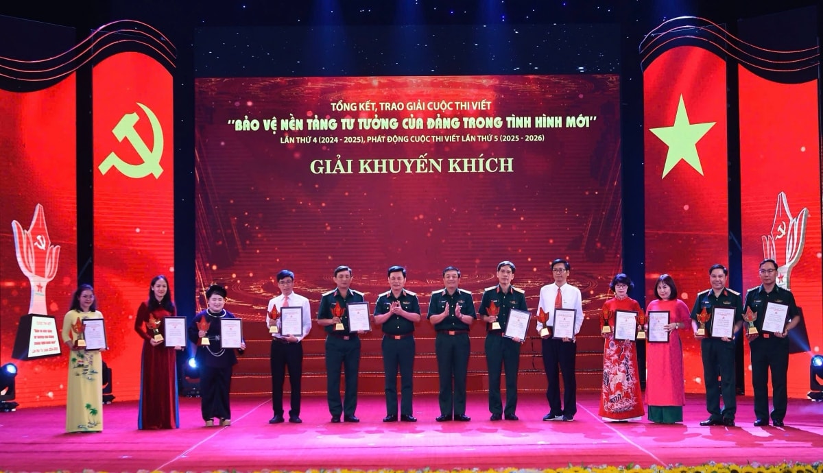 lễ trao giải cuộc thi viết bảo vệ nền tảng tư tưởng của Đảng trong tình hình mới hình ảnh 5 le trao giai cuoc thi viet bao ve nen tang tu tuong cua Dang trong tinh hinh moi hinh anh 5