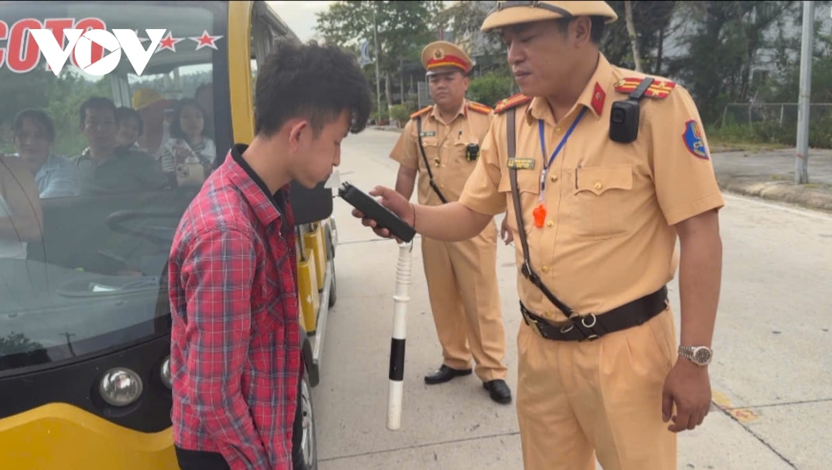 huyen dao co to siet chat an toan giao thong mua du lich hinh anh 2