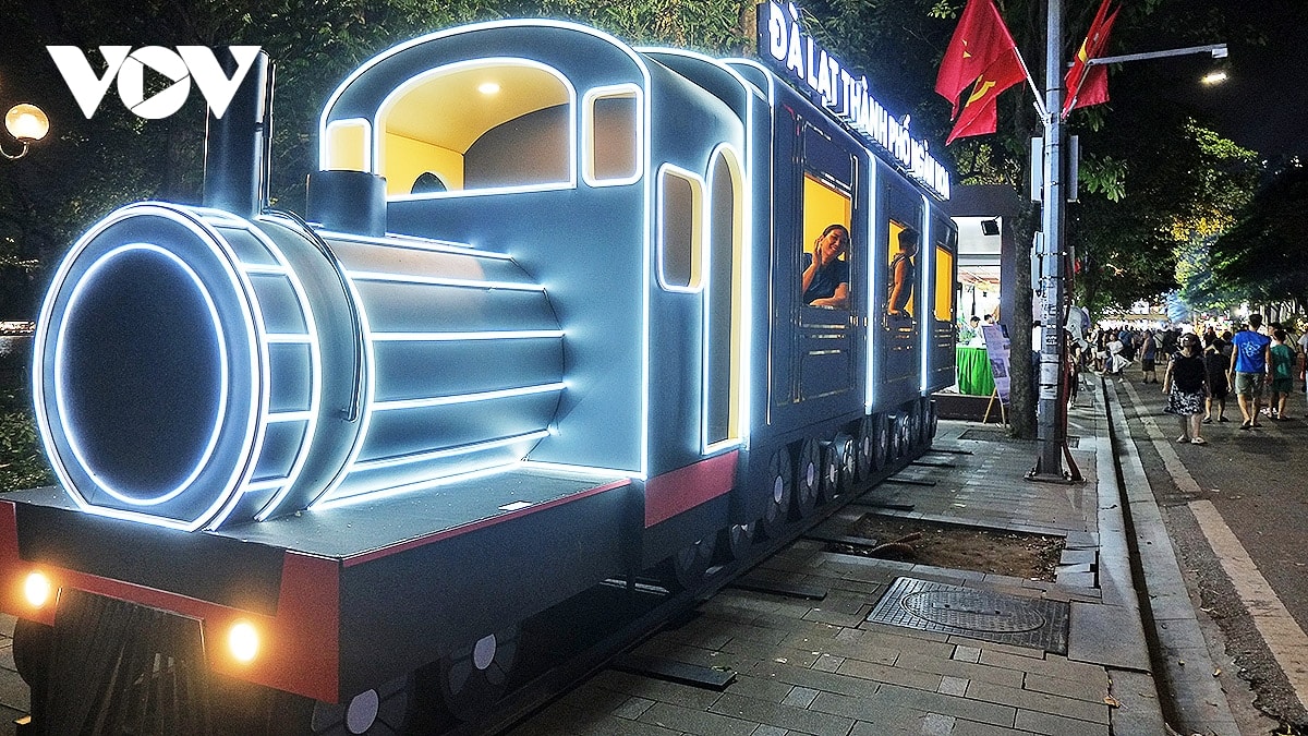 rộn ràng khai mạc chương trình ngày văn hóa lâm Đồng tại hà nội năm 2025 hình ảnh 9 ron rang khai mac chuong trinh ngay van hoa lam Dong tai ha noi nam 2025 hinh anh 9
