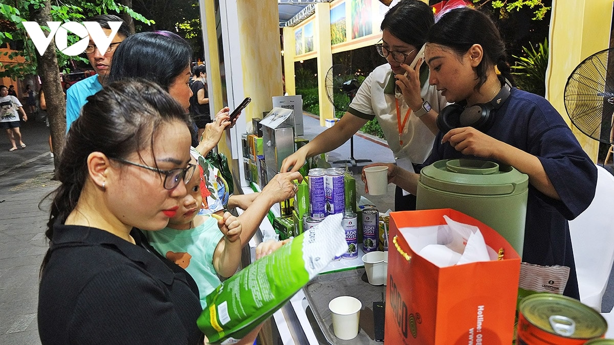 rộn ràng khai mạc chương trình ngày văn hóa lâm Đồng tại hà nội năm 2025 hình ảnh 4 ron rang khai mac chuong trinh ngay van hoa lam Dong tai ha noi nam 2025 hinh anh 4