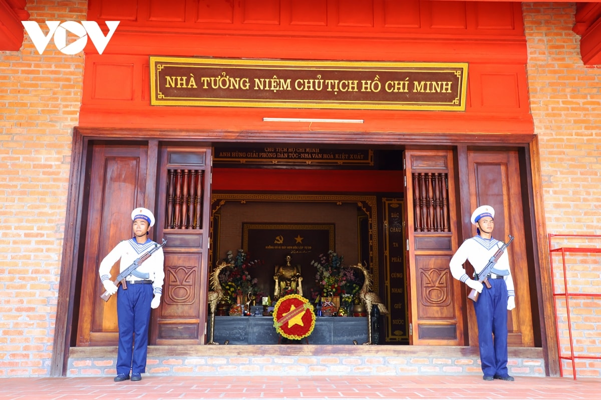bác hồ mãi trong tim quân dân đảo trường sa hình ảnh 1 bac ho mai trong tim quan dan dao truong sa hinh anh 1