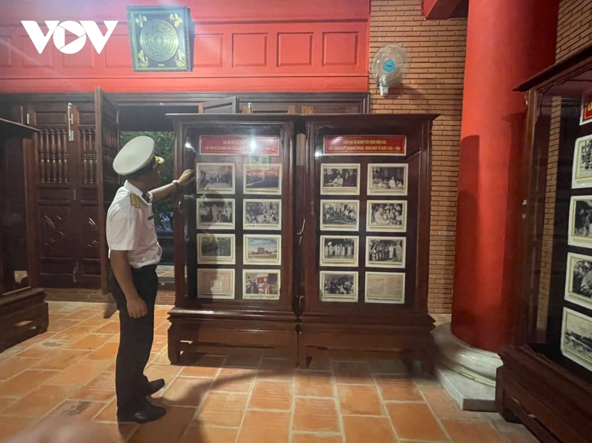 bác hồ mãi trong tim quân dân đảo trường sa hình ảnh 3 bac ho mai trong tim quan dan dao truong sa hinh anh 3