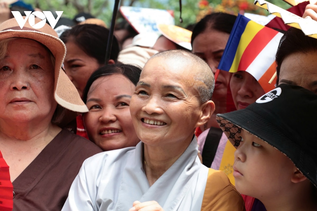 xa loi phat an vi tai chua tam chuc, dong dao phat tu den chiem bai hinh anh 3
