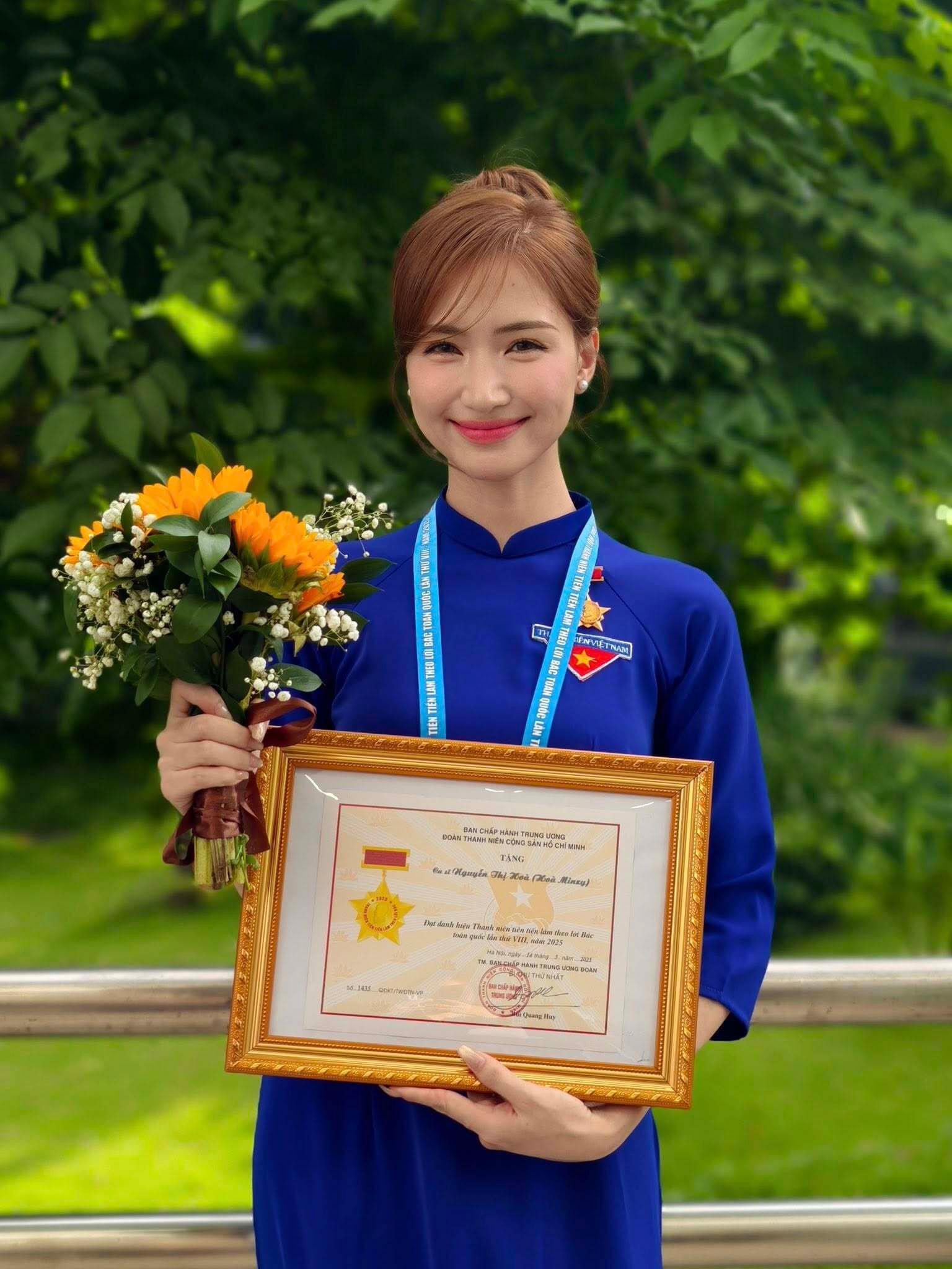 Sao Việt 18/5: Hòa Minzy nhận tin vui, Hà Kiều Anh đón tuổi mới bên chồng con - 1