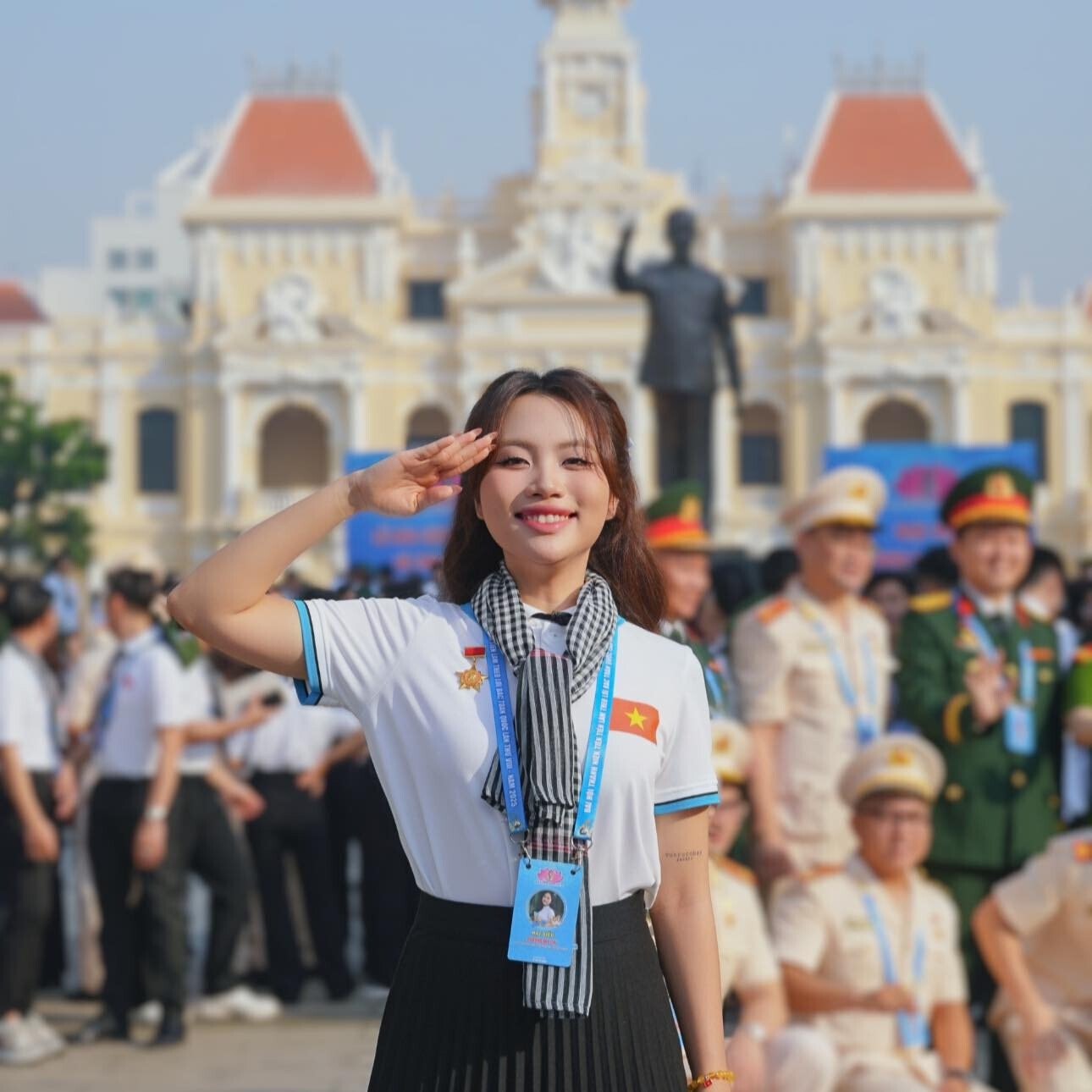 Sao Việt 18/5: Hòa Minzy nhận tin vui, Hà Kiều Anh đón tuổi mới bên chồng con - 14