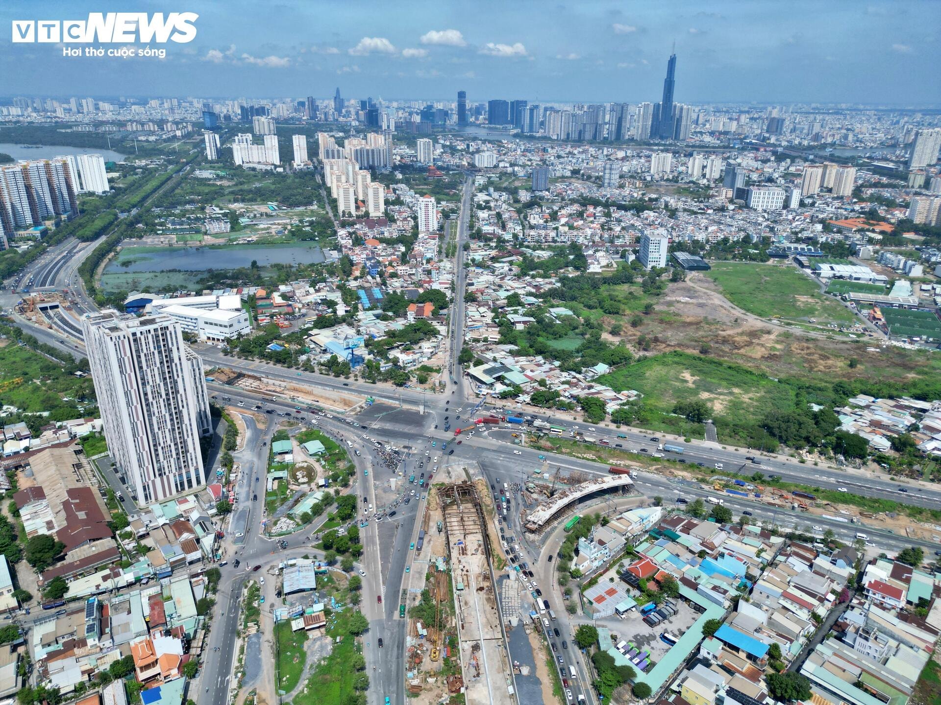 Cận cảnh hầm chui nút giao hiện đại nhất TP.HCM dự kiến thông xe vào tháng 6 - 12