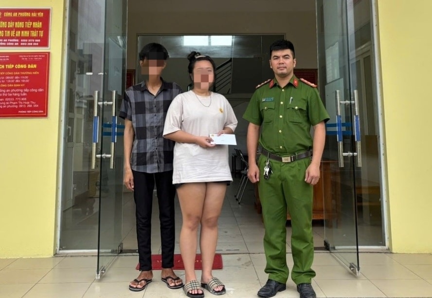 công an quảng ninh hỗ trợ người bị mất giấy tờ tùy thân về lại gia đình hình ảnh 1 cong an quang ninh ho tro nguoi bi mat giay to tuy than ve lai gia dinh hinh anh 1