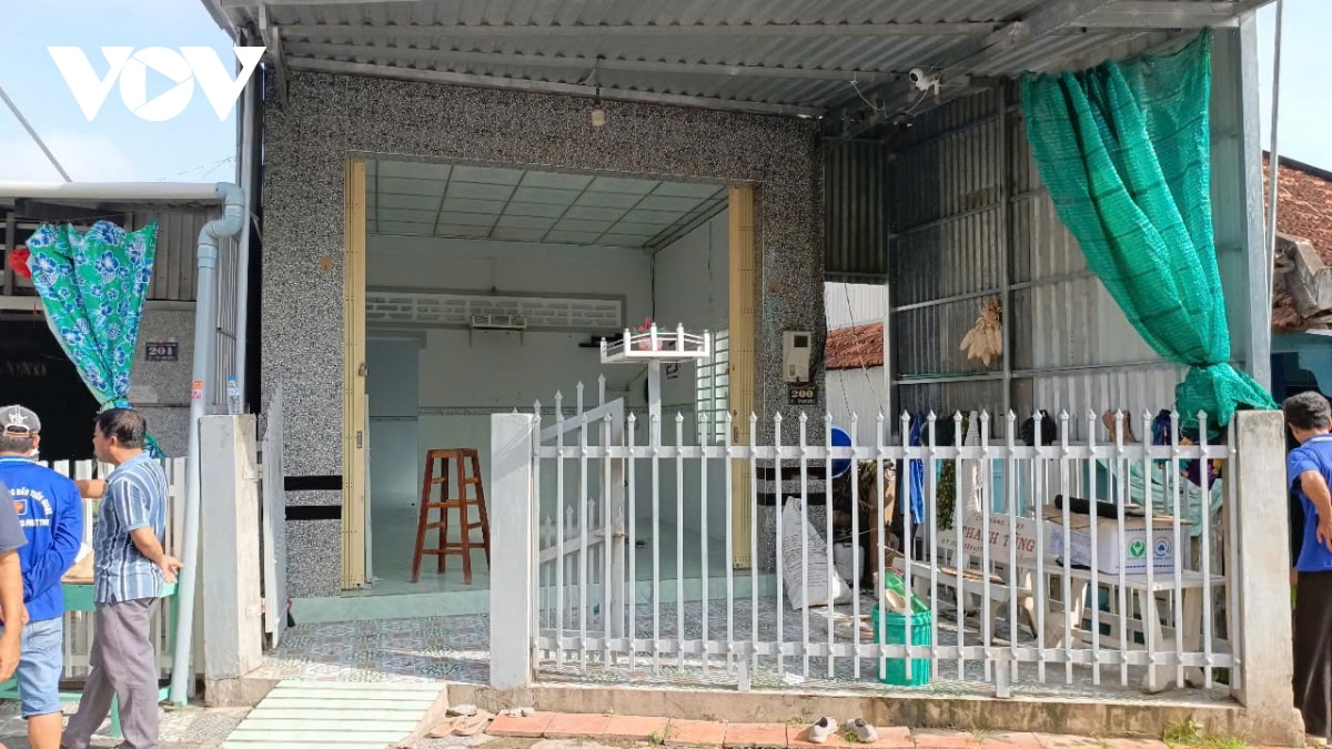 sạt lở nghiêm trọng tại an giang, làm thiệt hại 10 căn nhà của người dân hình ảnh 4 sat lo nghiem trong tai an giang, lam thiet hai 10 can nha cua nguoi dan hinh anh 4