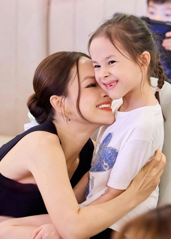 Sao Việt 19/5: Thanh Hằng thả dáng nóng bỏng, Văn Mai Hương xem Lady Gaga - 6