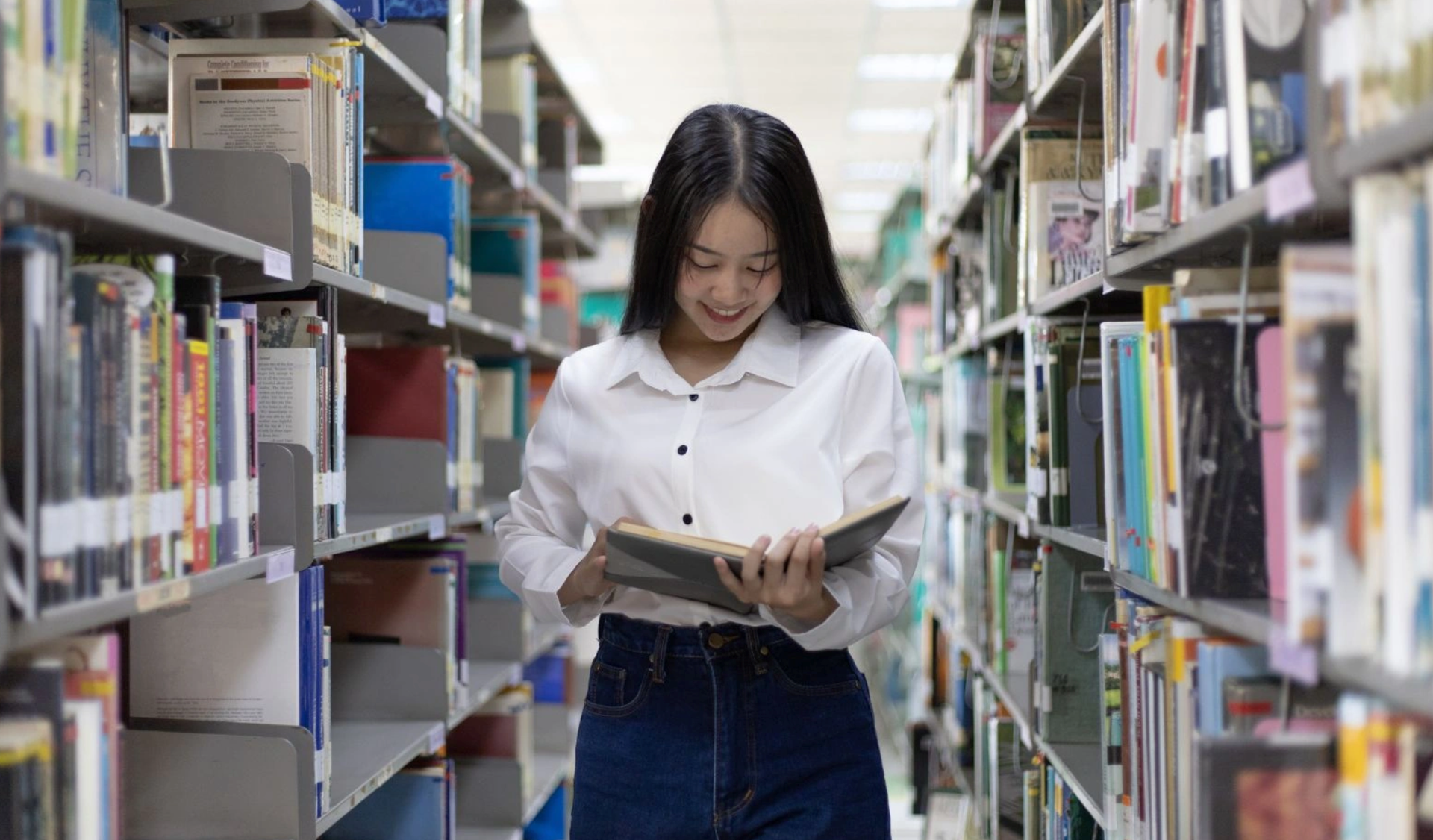 Lần đầu tiên nhân viên thư viện, y tế trường học được hưởng phụ cấp. (Ảnh minh hoạ)