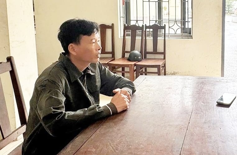 Khuất Văn Sinh tại cơ quan công an.