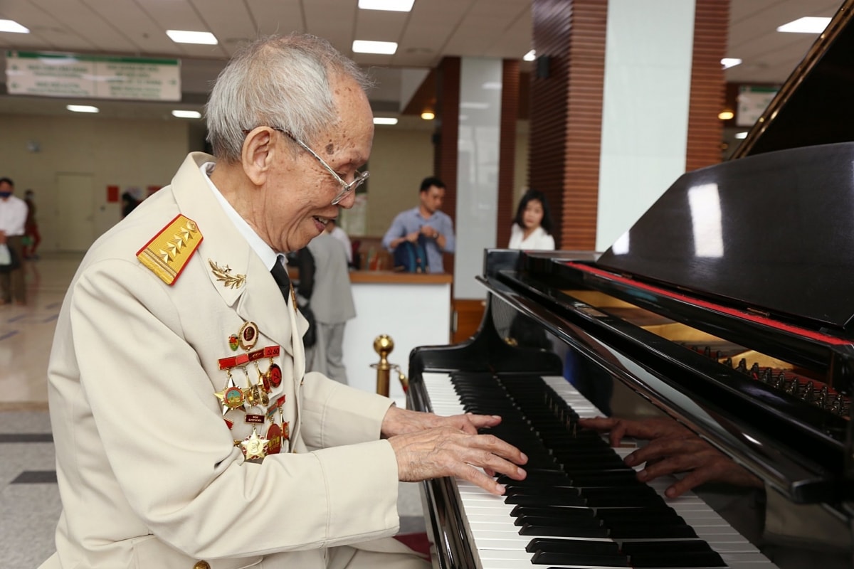 huy thục nhạc sĩ của nhân dân, người lính và khát vọng hòa bình hình ảnh 1 huy thuc nhac si cua nhan dan, nguoi linh va khat vong hoa binh hinh anh 1