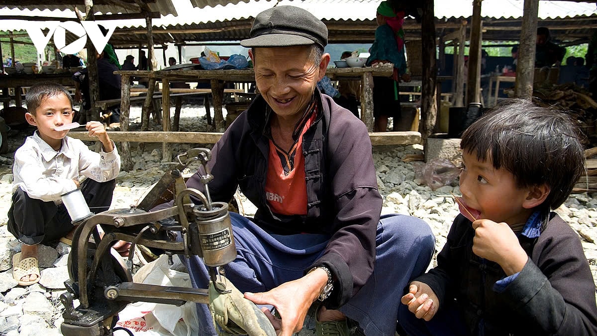 Dac sac phien cho lui pho cao tren cong vien dia chat toan cau cao nguyen da Dong van hinh anh 13