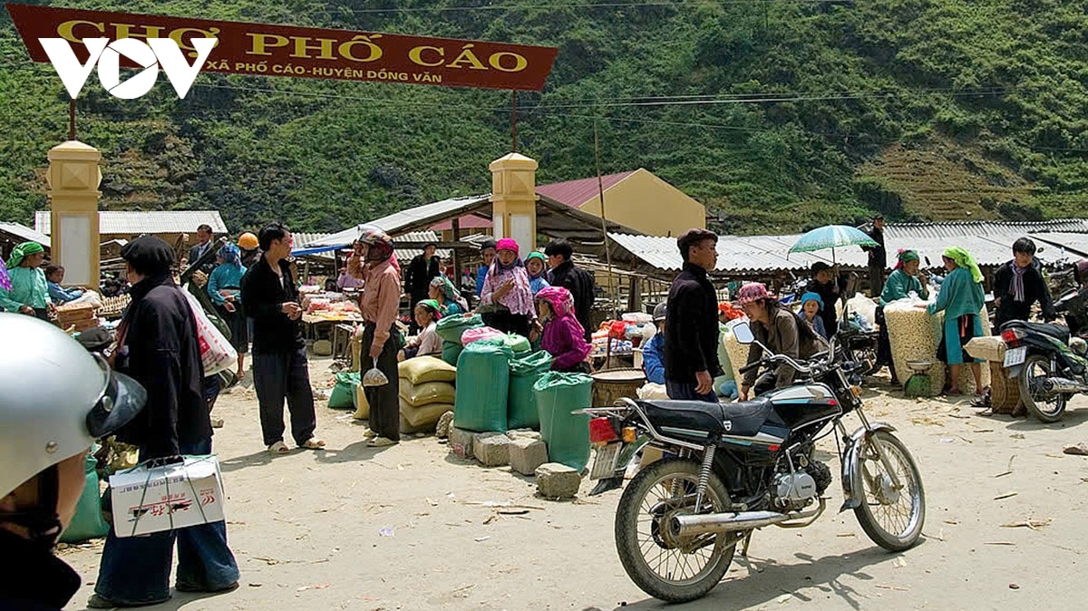 Dac sac phien cho lui pho cao tren cong vien dia chat toan cau cao nguyen da Dong van hinh anh 1