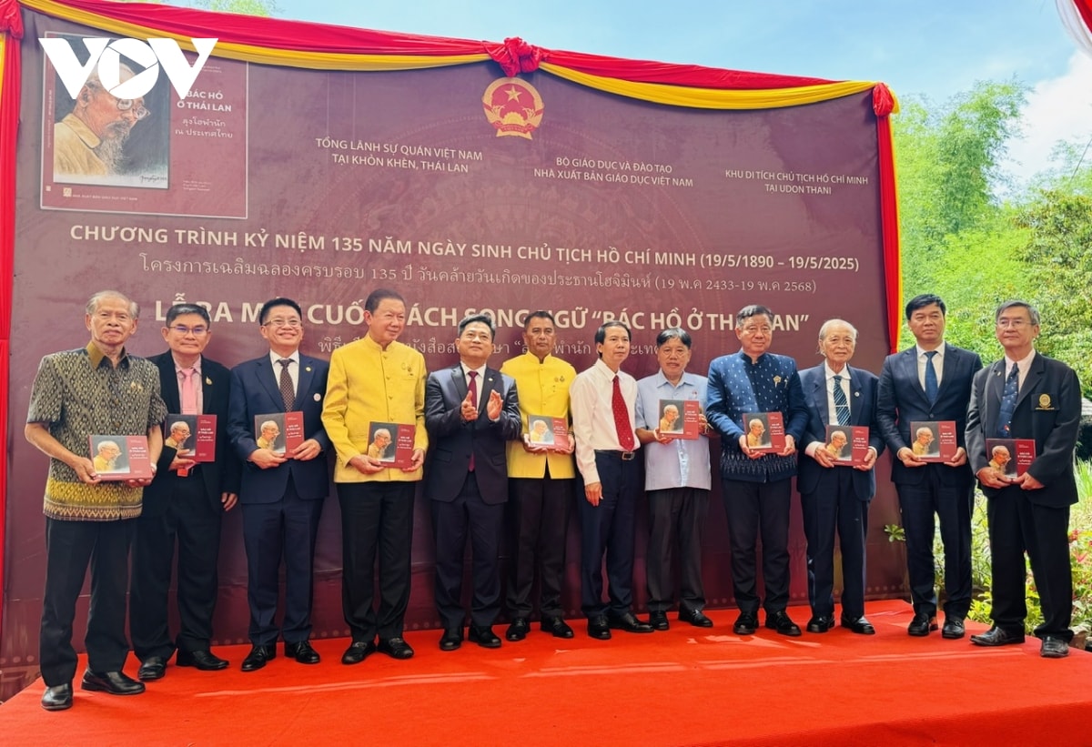ra mắt cuốn sách song ngữ bác hồ ở thái lan tại udon thani hình ảnh 2 ra mat cuon sach song ngu bac ho o thai lan tai udon thani hinh anh 2