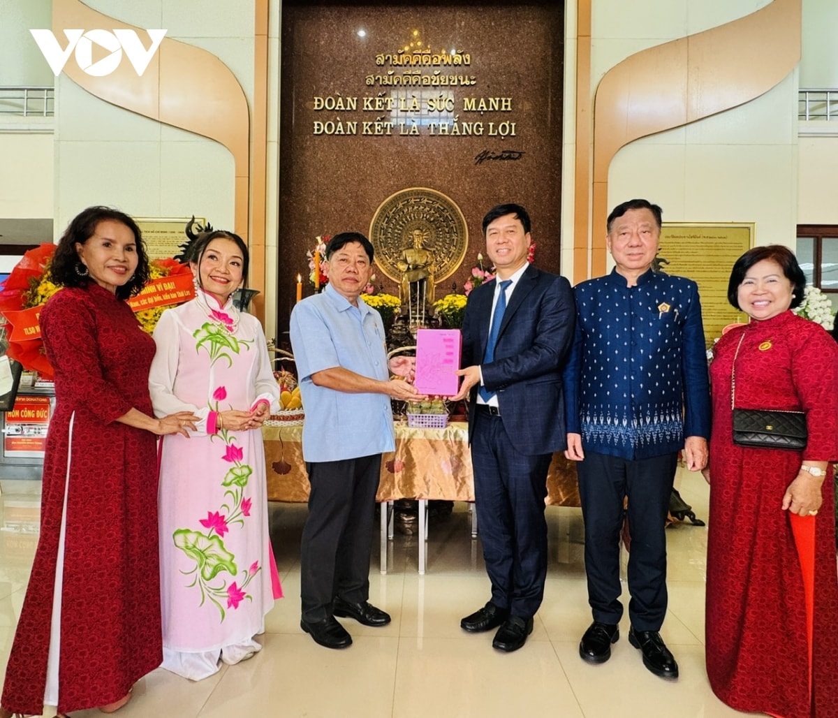 ra mắt cuốn sách song ngữ bác hồ ở thái lan tại udon thani hình ảnh 4 ra mat cuon sach song ngu bac ho o thai lan tai udon thani hinh anh 4
