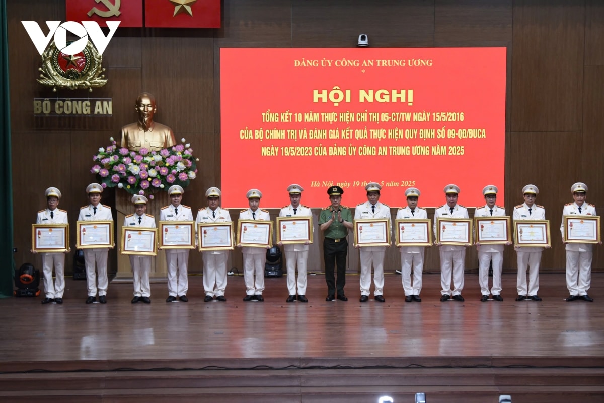 tổng bí thư tô lâm yêu cầu lực lượng công an đi đầu trong học tập và làm theo bác hình ảnh 3 tong bi thu to lam yeu cau luc luong cong an di dau trong hoc tap va lam theo bac hinh anh 3