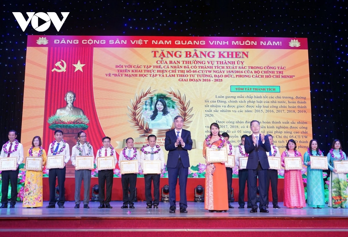 các địa phương tuyên dương tập thể, cá nhân tiêu biểu trong học tập và làm theo bác hình ảnh 5 cac dia phuong tuyen duong tap the, ca nhan tieu bieu trong hoc tap va lam theo bac hinh anh 5
