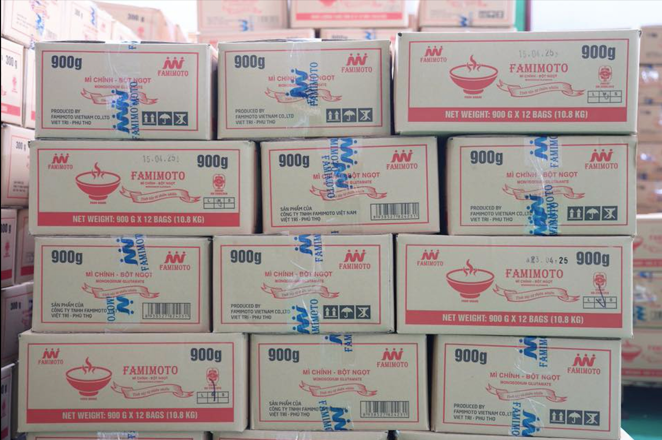 Cơ quan công an thu giữ hàng trăm tấn bột canh, hạt nêm, dầu ăn, mì chính… giả. (Ảnh: Công an tỉnh Phú Thọ)