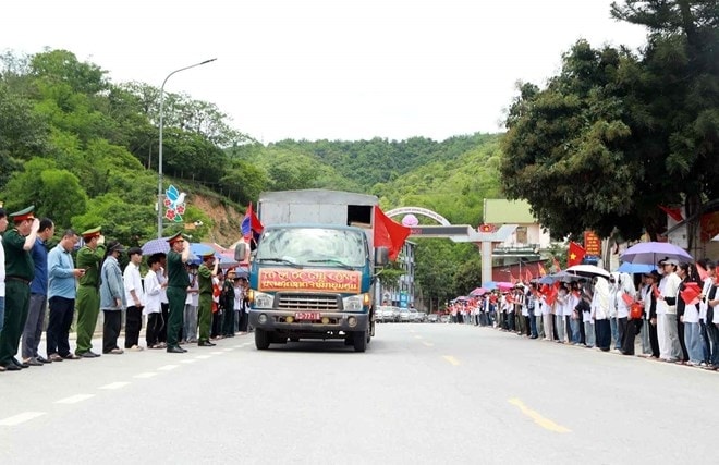 trang nghiêm lễ truy điệu, an táng 76 hài cốt liệt sĩ hy sinh tại lào hình ảnh 3 trang nghiem le truy dieu, an tang 76 hai cot liet si hy sinh tai lao hinh anh 3