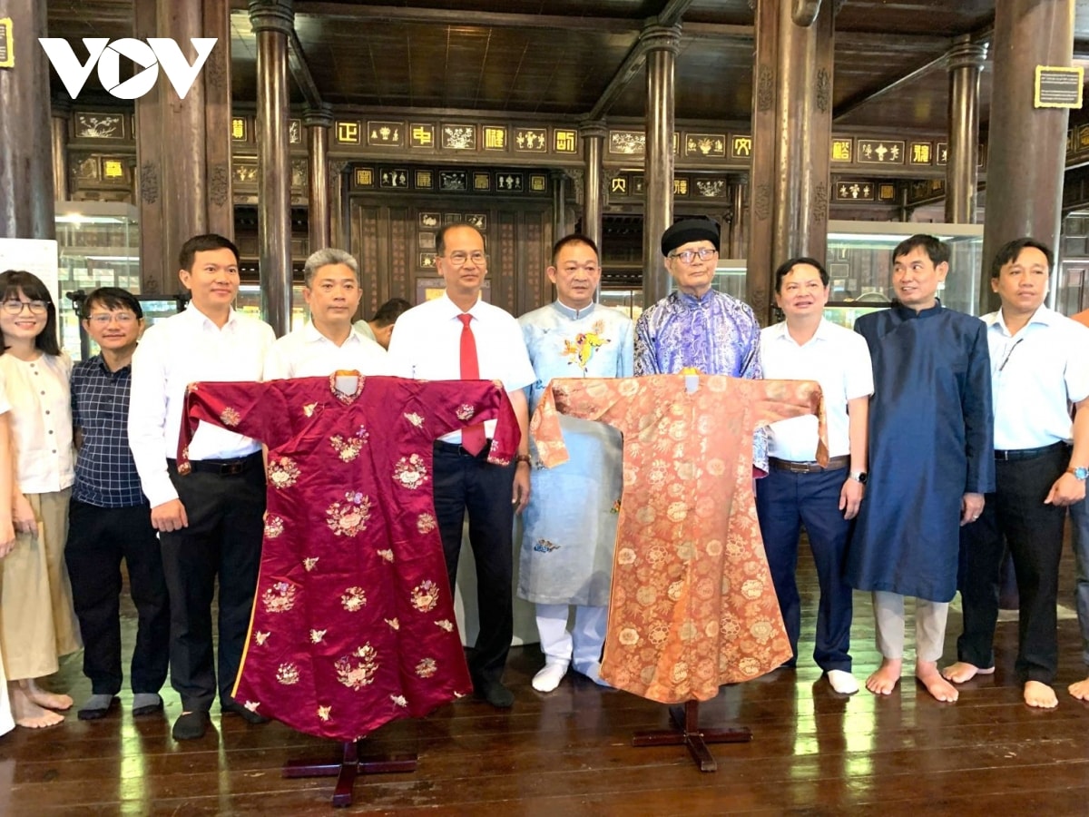 huế tiếp nhận hai chiếc áo quý của hoàng thái hậu từ cung hình ảnh 3 hue tiep nhan hai chiec ao quy cua hoang thai hau tu cung hinh anh 3