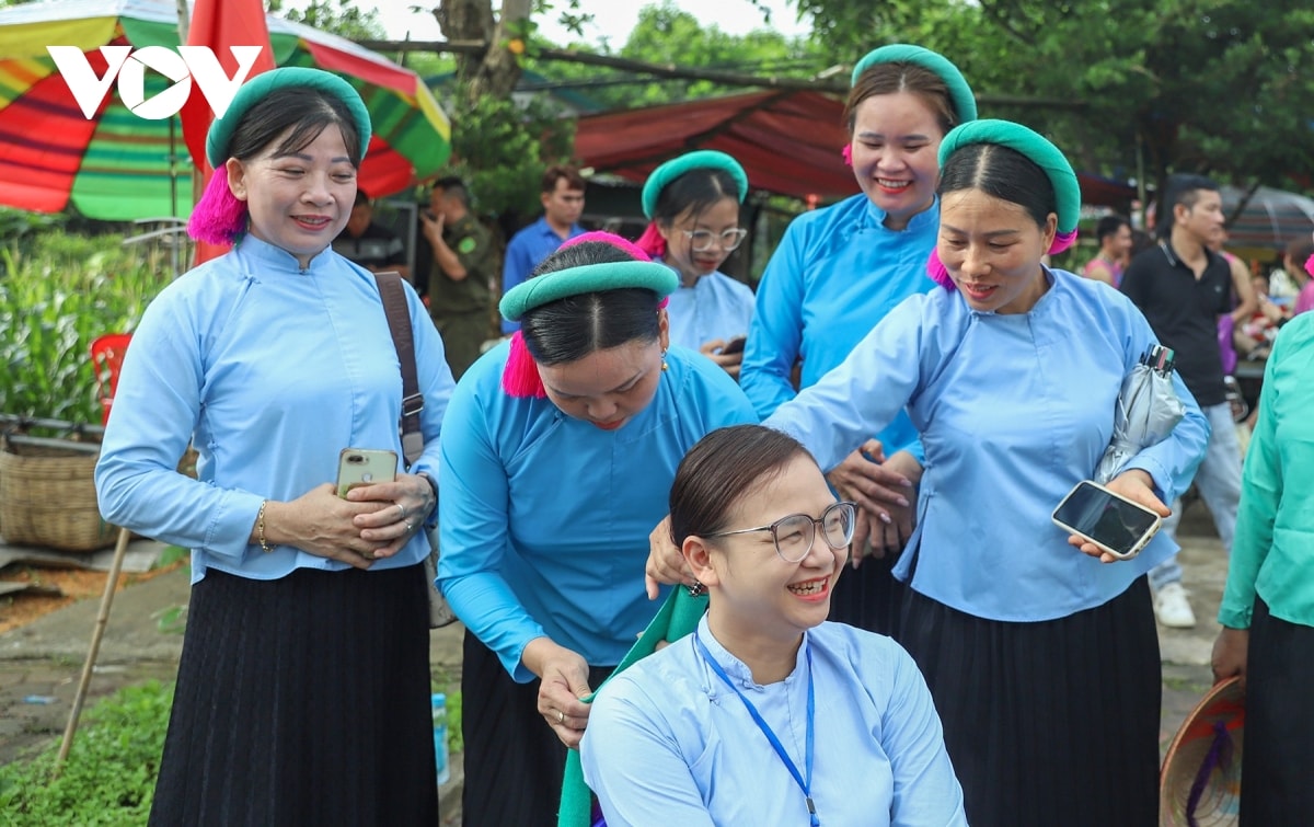 chiem nguong bat ngan sac tim hoa sim noi bien cuong Dong bac hinh anh 11
