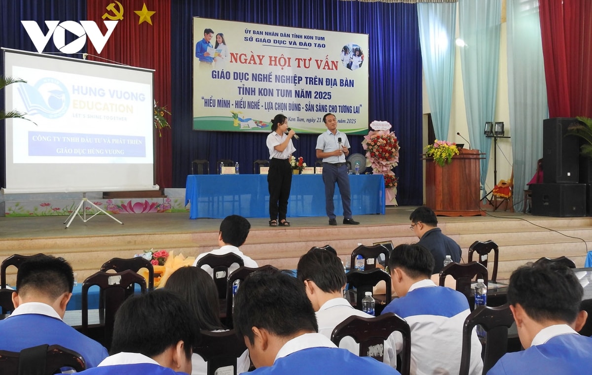 tư vấn giáo dục nghề nghiệp cho hơn 15.000 học sinh kon tum hình ảnh 1 tu van giao duc nghe nghiep cho hon 15.000 hoc sinh kon tum hinh anh 1