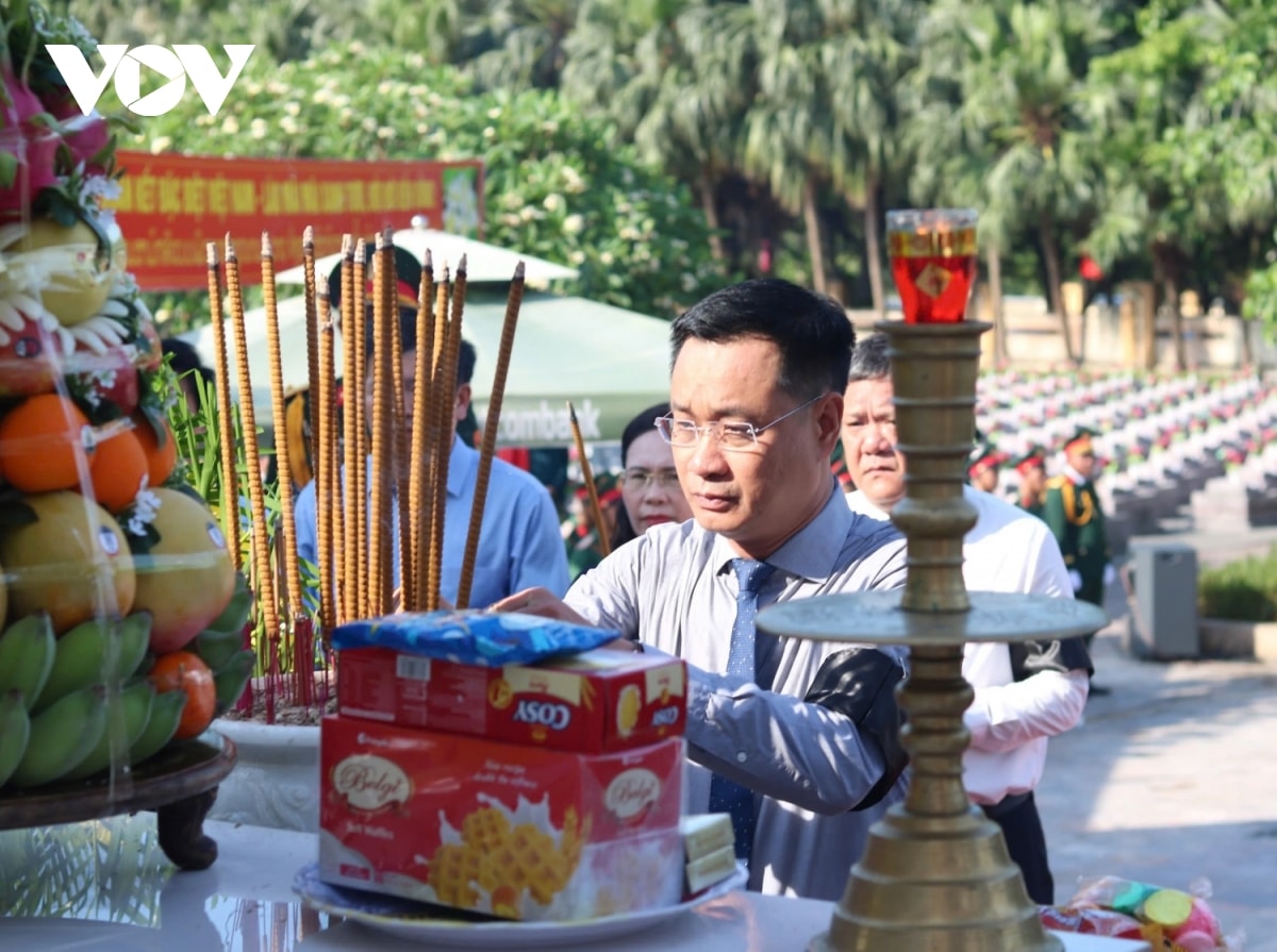 Đưa 17 liệt sĩ hy sinh tại lào về truy điệu và an táng tại tỉnh quảng bình hình ảnh 3 Dua 17 liet si hy sinh tai lao ve truy dieu va an tang tai tinh quang binh hinh anh 3