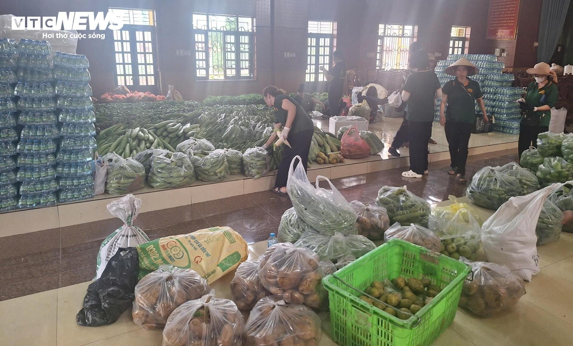 Chùa Phúc Sơn chuẩn bị 300.000 suất ăn mỗi ngày cho khách chiêm bái xá lợi Phật - 8