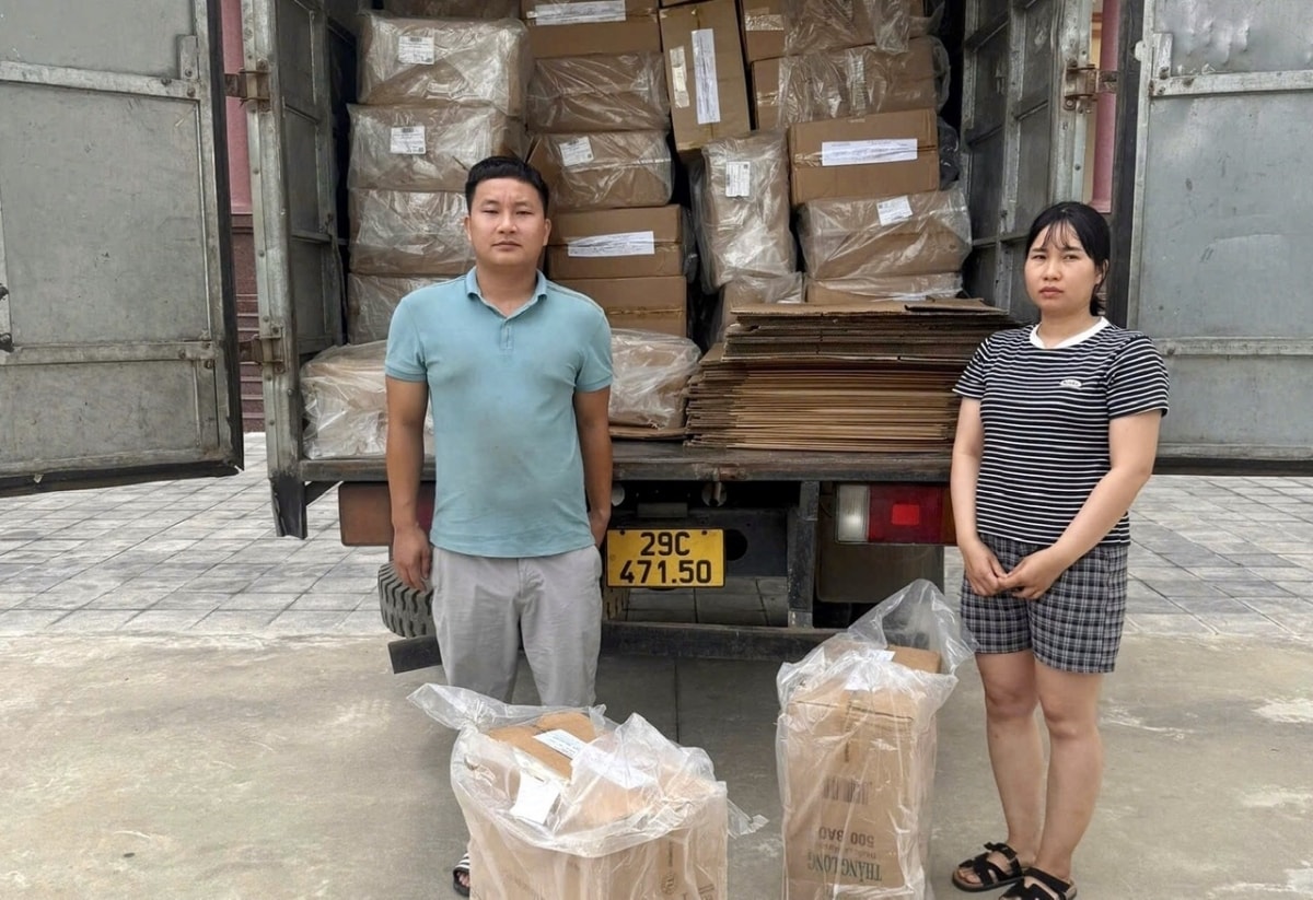 triệt phá đường dây buôn bán thu giữ hơn 100 thùng thuốc lá giả hình ảnh 1 triet pha duong day buon ban thu giu hon 100 thung thuoc la gia hinh anh 1