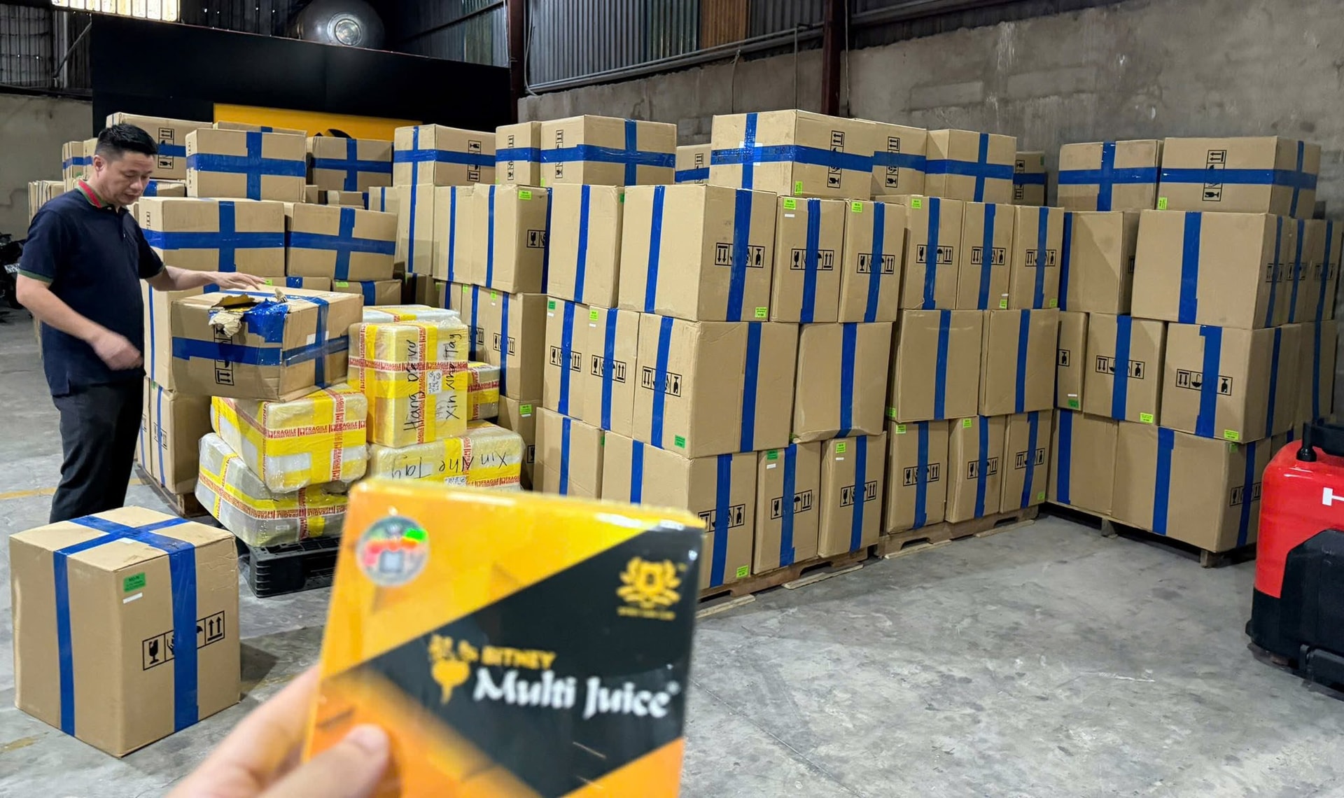 Các sản phẩm của Công ty TNHH thương mại đầu tư Bitney Việt Nam bị lực lượng công an thu giữ. (Ảnh: Công an tỉnh Phú Thọ)
