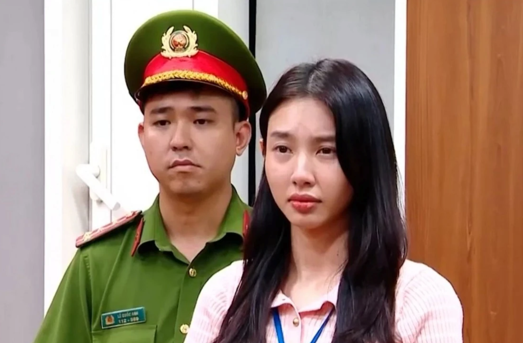 Tước danh hiệu Gương mặt trẻ Việt Nam của Hoa hậu Thuỳ Tiên.