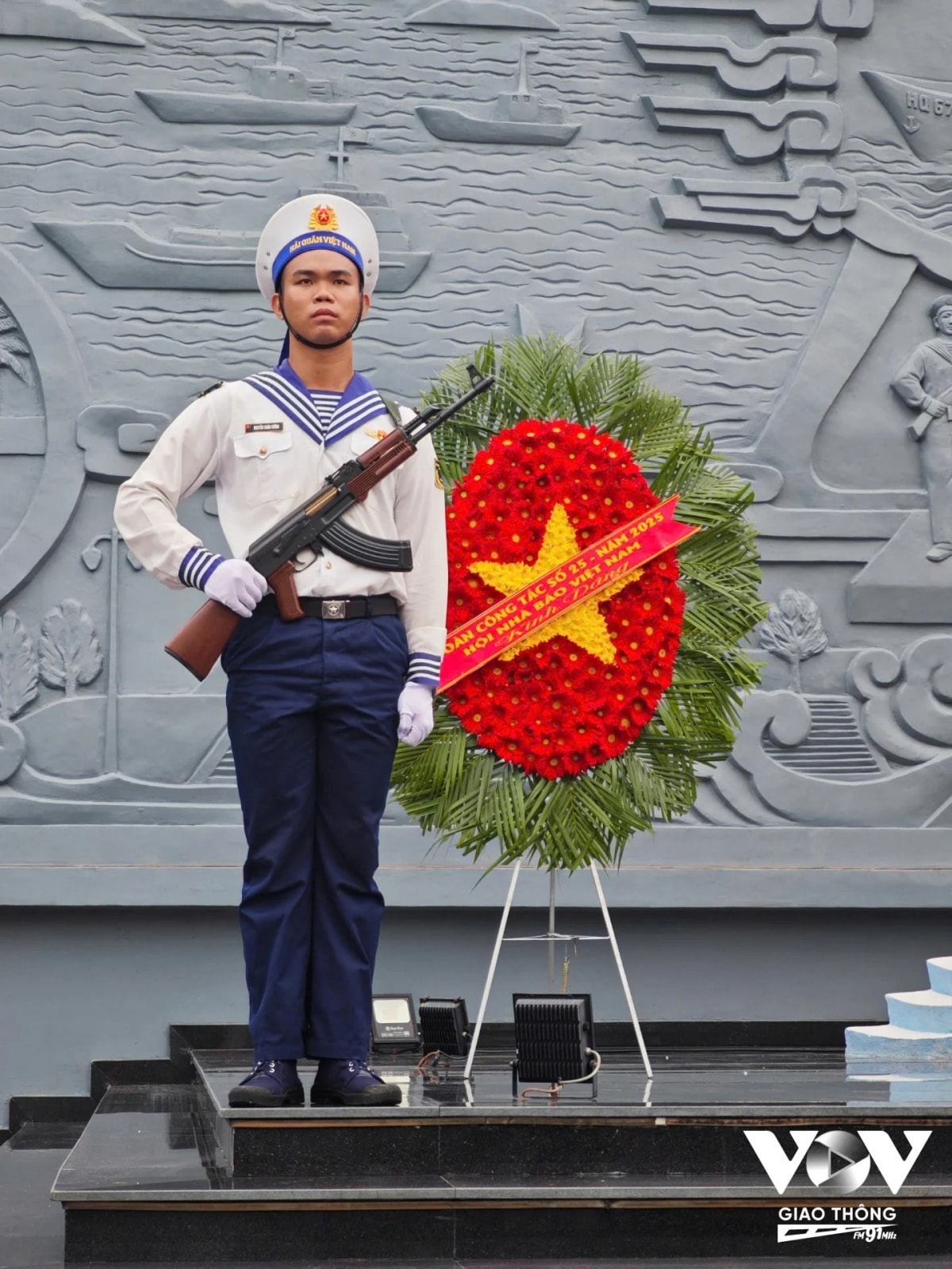100 lãnh đạo, phóng viên báo chí lên đường hướng về trường sa hình ảnh 9 100 lanh dao, phong vien bao chi len duong huong ve truong sa hinh anh 9
