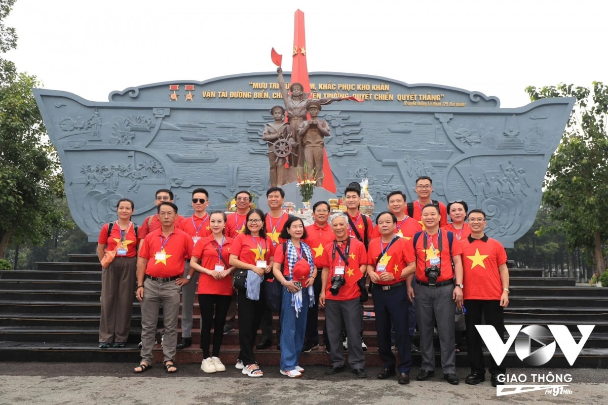 100 lãnh đạo, phóng viên báo chí lên đường hướng về trường sa hình ảnh 10 100 lanh dao, phong vien bao chi len duong huong ve truong sa hinh anh 10
