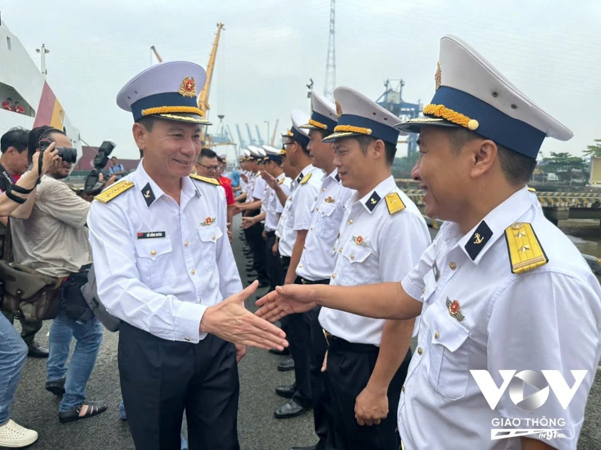 100 lãnh đạo, phóng viên báo chí lên đường hướng về trường sa hình ảnh 4 100 lanh dao, phong vien bao chi len duong huong ve truong sa hinh anh 4