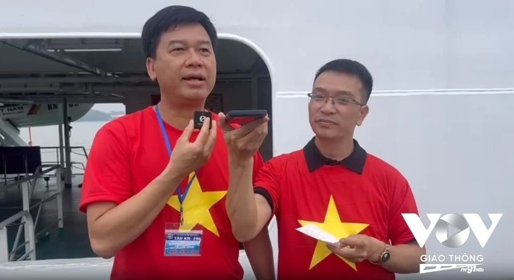 100 lãnh đạo, phóng viên báo chí lên đường hướng về trường sa hình ảnh 7 100 lanh dao, phong vien bao chi len duong huong ve truong sa hinh anh 7
