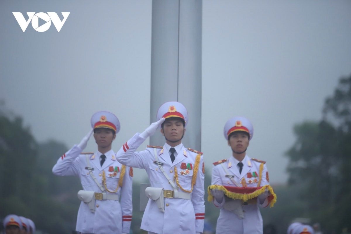 le treo co ru nguyen chu tich nuoc tran Duc luong tai quang truong ba Dinh hinh anh 11