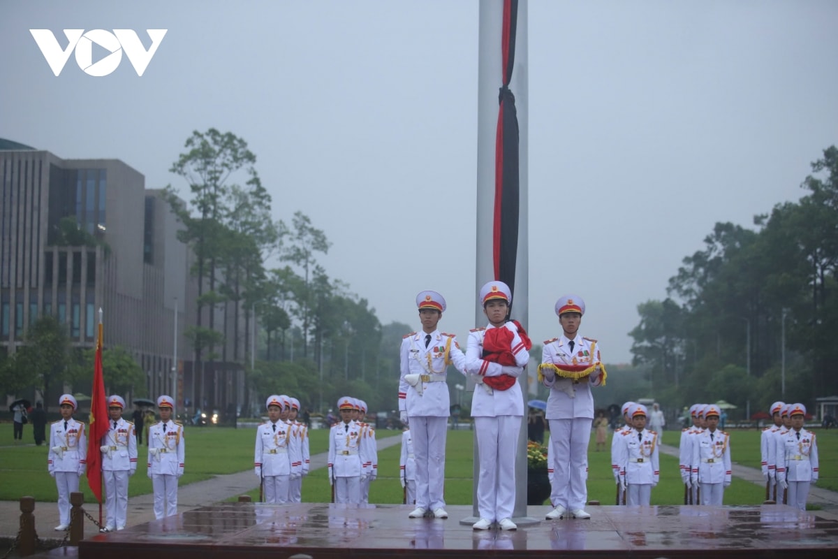 le treo co ru nguyen chu tich nuoc tran Duc luong tai quang truong ba Dinh hinh anh 12
