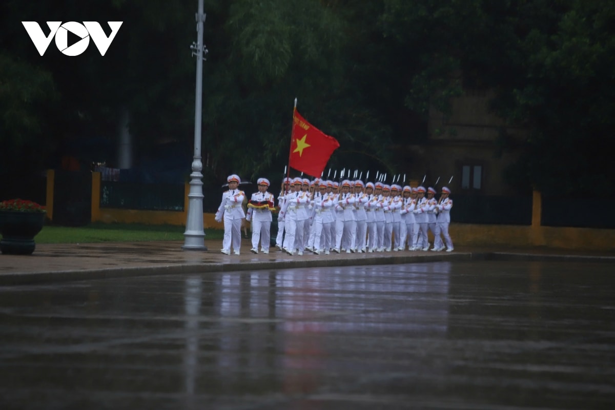 le treo co ru nguyen chu tich nuoc tran Duc luong tai quang truong ba Dinh hinh anh 2