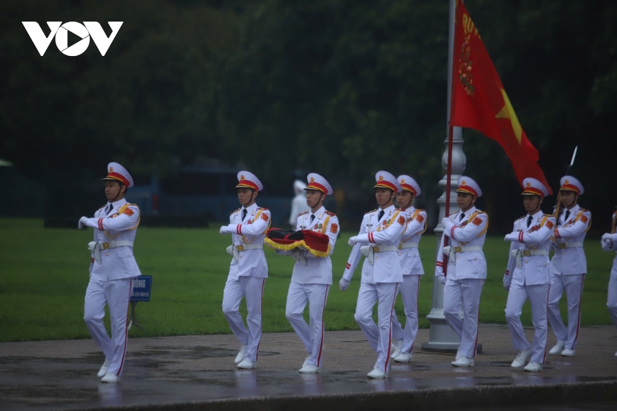 le treo co ru nguyen chu tich nuoc tran Duc luong tai quang truong ba Dinh hinh anh 4