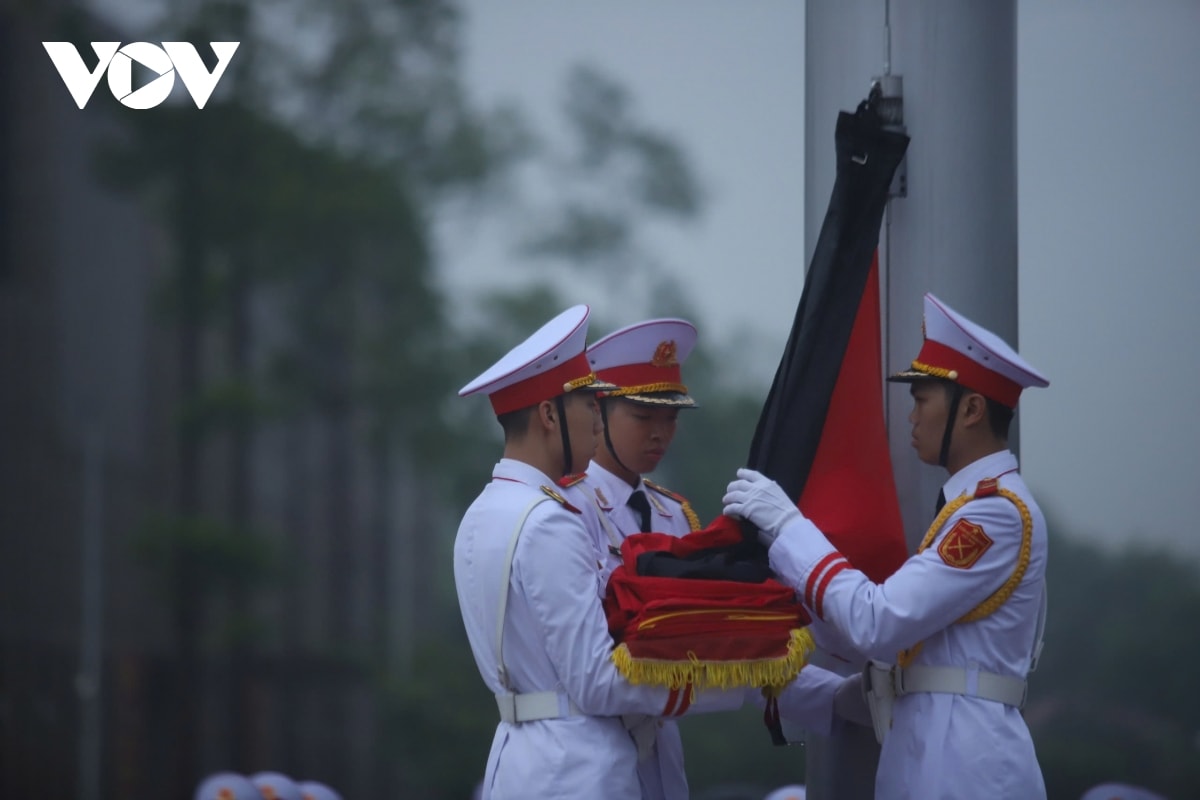 le treo co ru nguyen chu tich nuoc tran Duc luong tai quang truong ba Dinh hinh anh 7