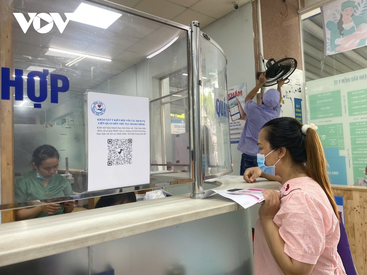 nhiều bệnh viện ở tp.hcm quá tải, người bệnh bhyt vật vã chờ đợi hình ảnh 2 nhieu benh vien o tp.hcm qua tai, nguoi benh bhyt vat va cho doi hinh anh 2