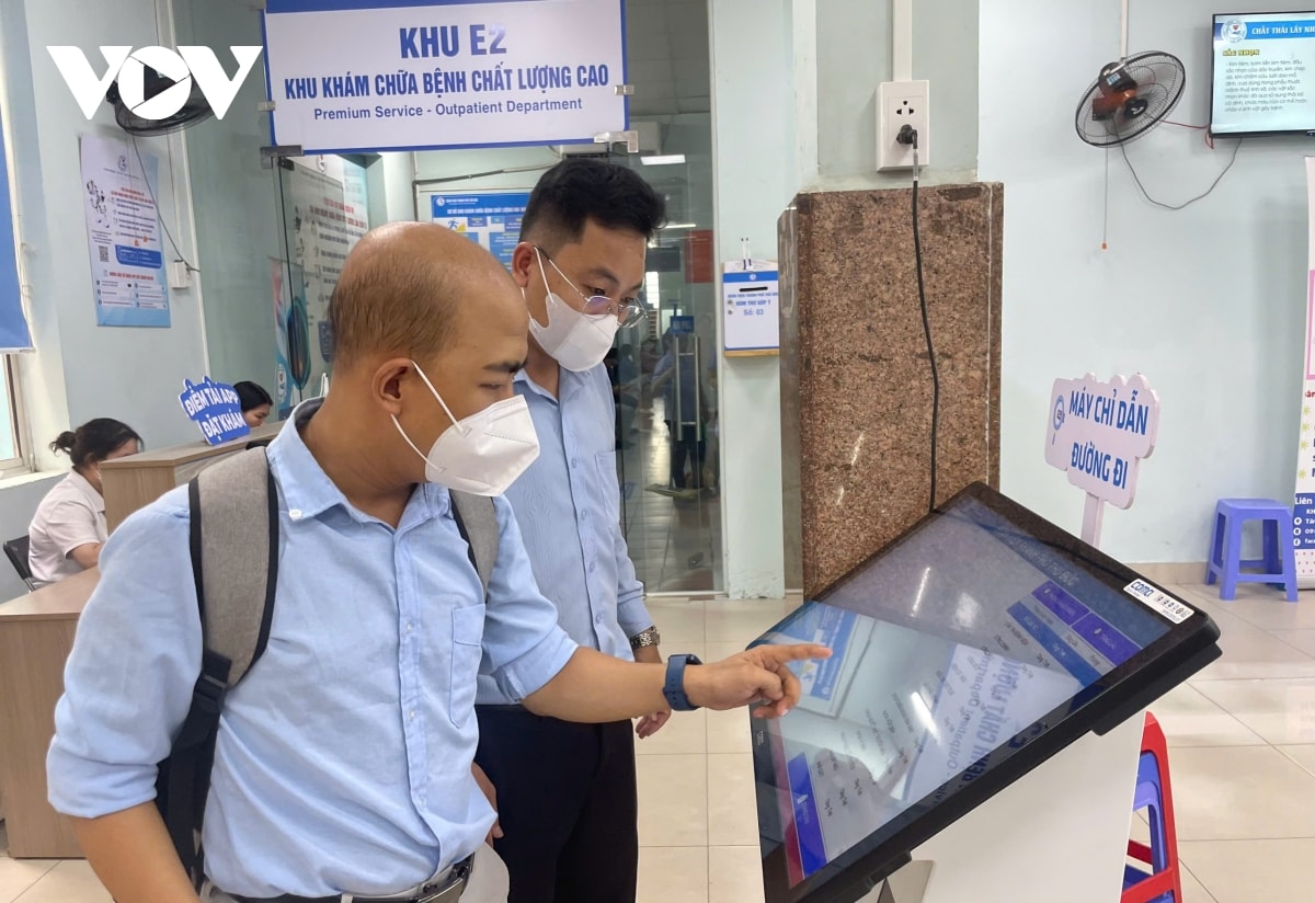nhiều bệnh viện ở tp.hcm quá tải, người bệnh bhyt vật vã chờ đợi hình ảnh 4 nhieu benh vien o tp.hcm qua tai, nguoi benh bhyt vat va cho doi hinh anh 4