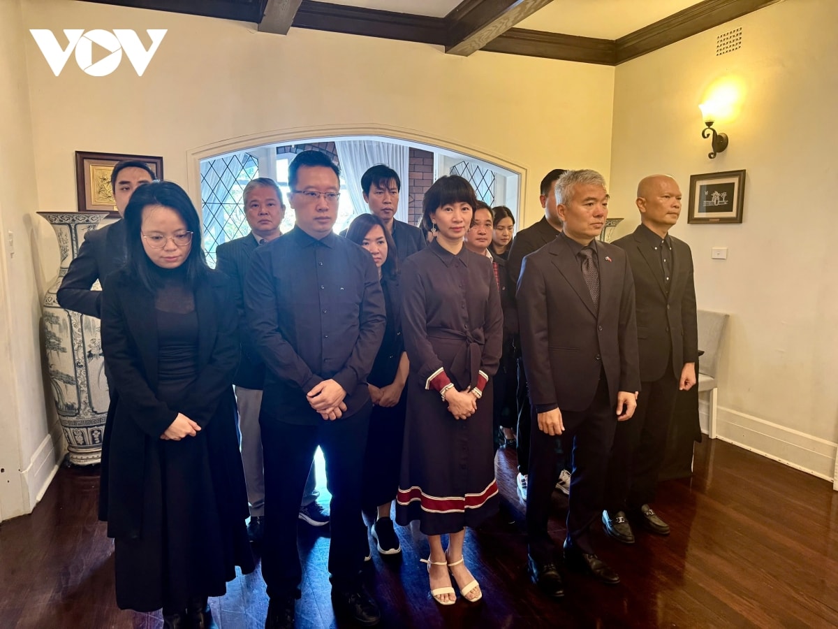 lễ viếng nguyên chủ tịch nước trần Đức lương tại australia và ch séc hình ảnh 2 le vieng nguyen chu tich nuoc tran Duc luong tai australia va ch sec hinh anh 2