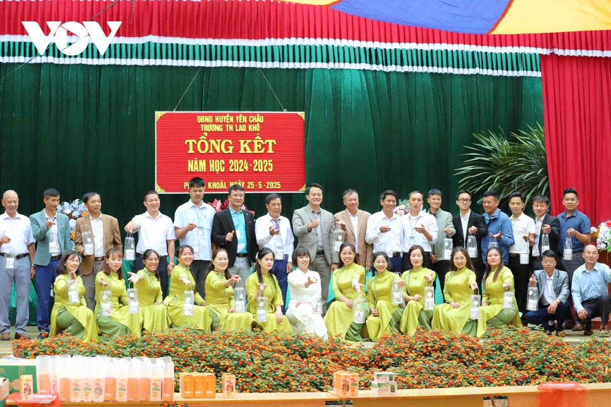 vov tây bắc phối hợp trao tặng 200 suất quà cho học sinh vùng cao sơn la hình ảnh 2 vov tay bac phoi hop trao tang 200 suat qua cho hoc sinh vung cao son la hinh anh 2