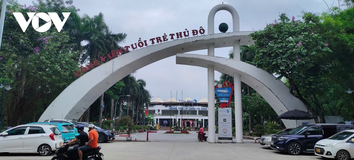 cong vien tuoi tre thu do van nhech nhac, hoang tan sau khi do rao chan hinh anh 1