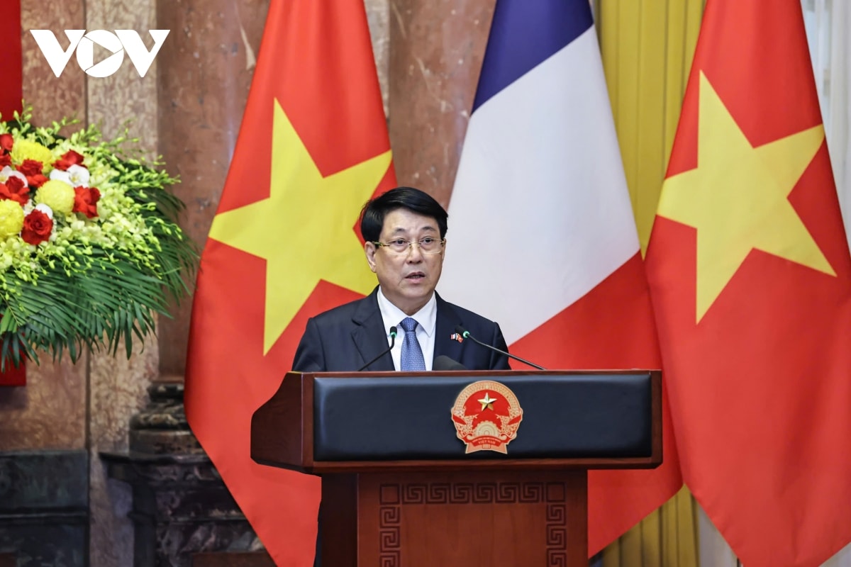 chủ tịch nước lương cường và tổng thống pháp emmanuel macron gặp gỡ báo chí hình ảnh 2 chu tich nuoc luong cuong va tong thong phap emmanuel macron gap go bao chi hinh anh 2