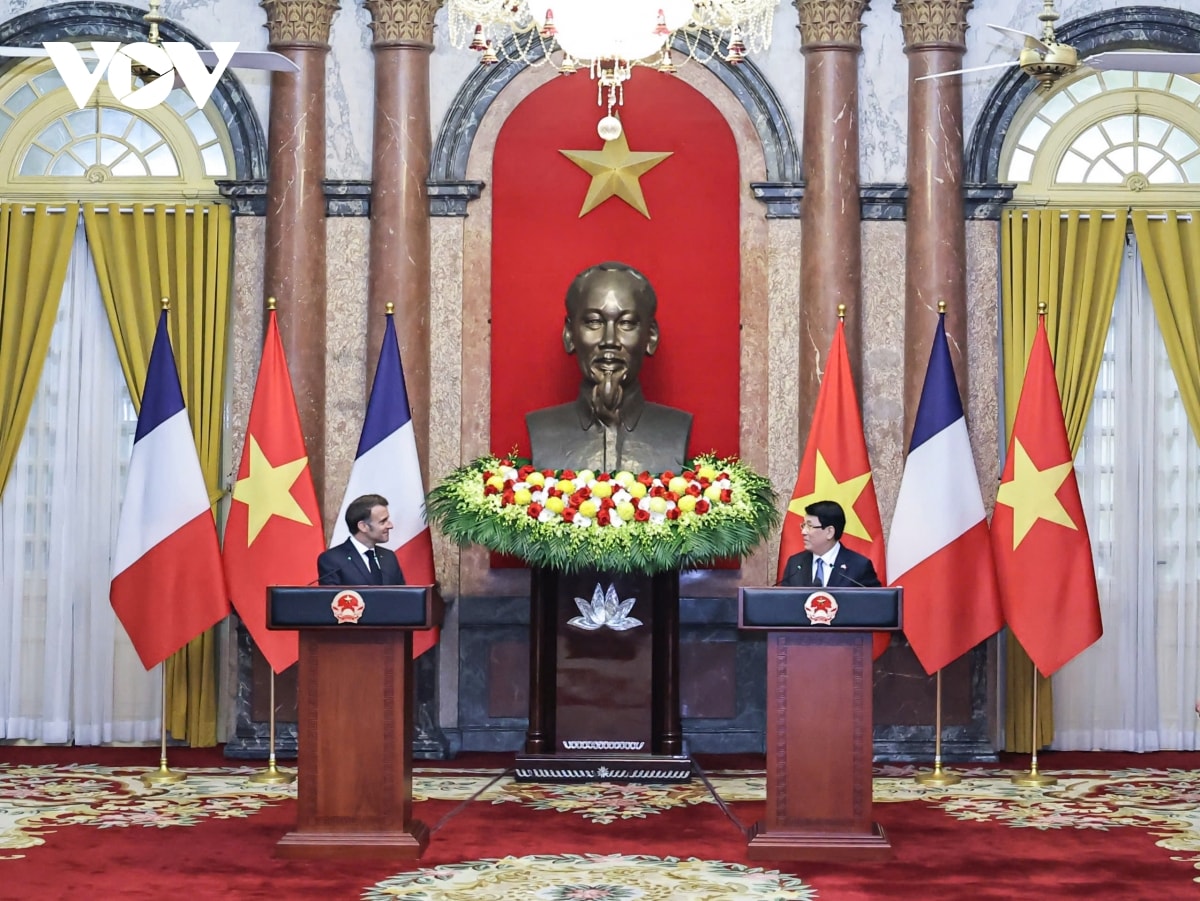 chủ tịch nước lương cường và tổng thống pháp emmanuel macron gặp gỡ báo chí hình ảnh 1 chu tich nuoc luong cuong va tong thong phap emmanuel macron gap go bao chi hinh anh 1