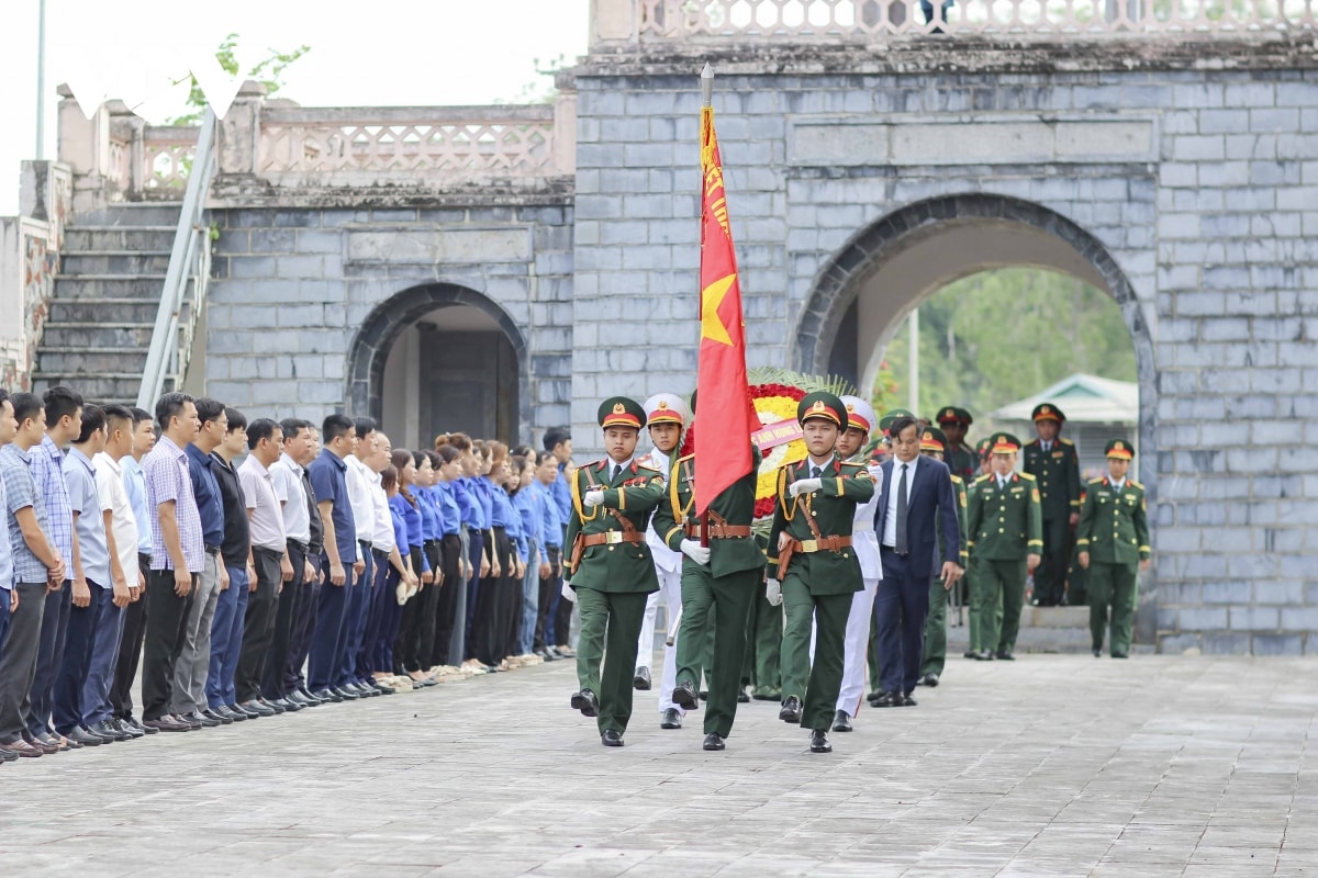 Điện biên truy điệu, an táng 7 liệt sĩ quân tình nguyện hy sinh tại lào hình ảnh 1 Dien bien truy dieu, an tang 7 liet si quan tinh nguyen hy sinh tai lao hinh anh 1